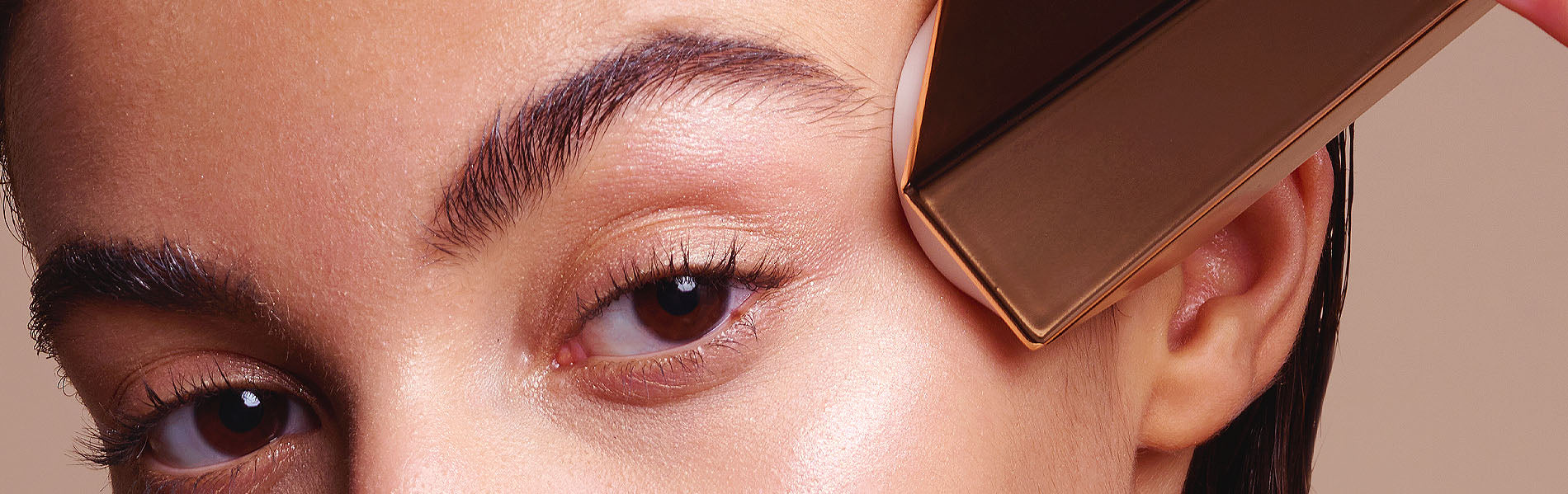 Bring the Beauty Clinic to Your Bathroom From LED to EMS